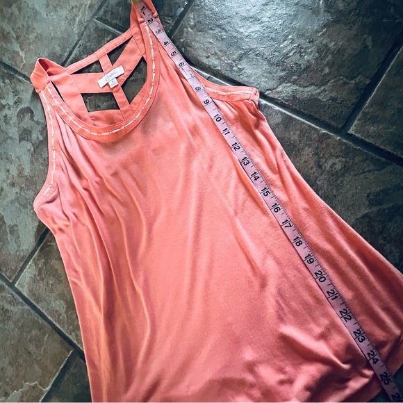 ⭐️BOGO FREE⭐️ Cute Tank with cutout back - Picture 5 of 9